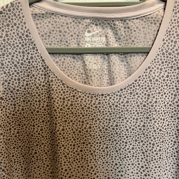 NIKE NWOT AUTHENTIC BLUSH PINK WITH GRAY DOTS & SCOOP NECK SHORT SLEEVES TEE - Picture 11 of 17